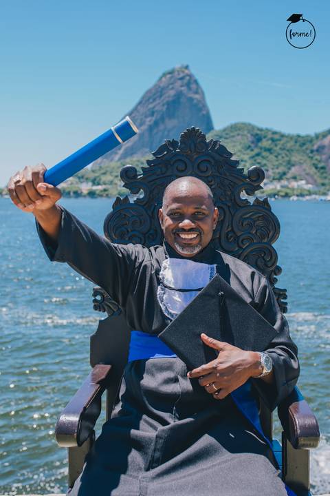 Fotos-de-formatura-criativa-ensaio-externo-aterro-do-flamengo-poses-individual-cadeira-formatura-rj-formandos-administracao-humanos-adm-design'