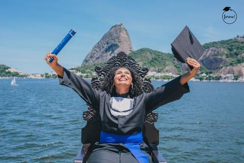 Fotos-de-formatura-criativa-ensaio-externo-aterro-do-flamengo-poses-individual-cadeira-formatura-rj-formandos-administracao-humanos-adm-design'