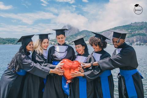 Fotos-de-formatura-criativa-ensaio-externo-aterro-do-flamengo-poses-em-grupo-formatura-rj-formandos-recursos-humanos-adm-design-publicidade-jornalismo-turismo-engenharia'