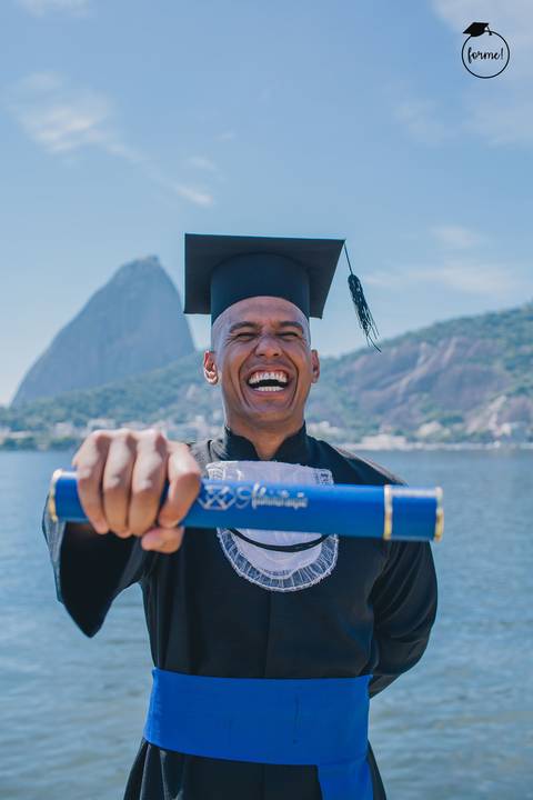 Fotos-de-formatura-criativa-ensaio-externo-aterro-do-flamengo-poses-em-familia-formatura-rj-formandos-recursos-humanos-adm-design'
