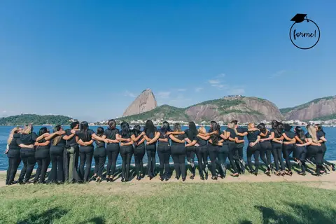 admistracao-fotos-criativas-direito-rj-monumento-estacio-de-sa-graduacao-ensaio-externo'