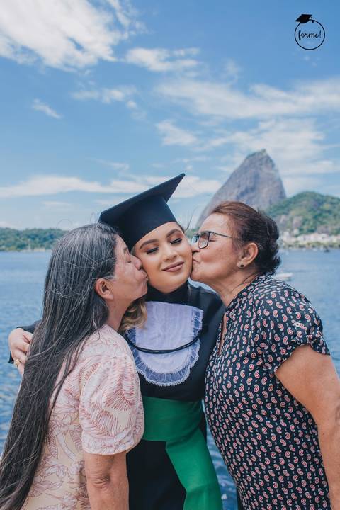 Fotos-de-formatura-criativa-ensaio-externo-rj-aterro-do-flamengo-poses-familia-formatura-rj-formandos-administracao-humanos-adm-design-psicologia-nutricao-enfermagem-edfisica-medicina'