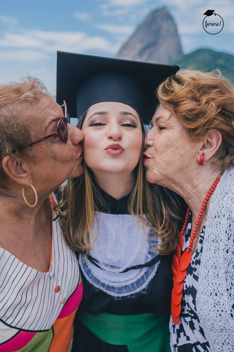 Fotos-de-formatura-criativa-ensaio-externo-rj-aterro-do-flamengo-poses-familia-formatura-rj-formandos-administracao-humanos-adm-design-psicologia-nutricao-enfermagem-edfisica-medicina'