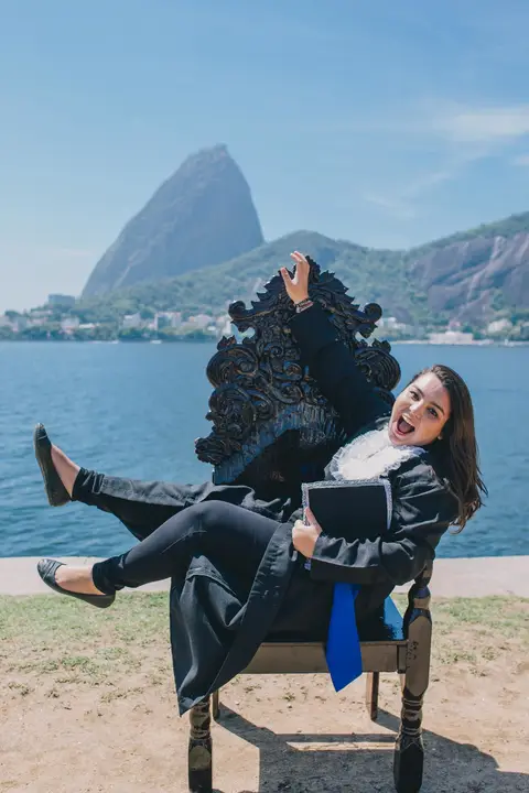 fotos-formatura-admistracao-fotos-criativas-adm-rj-monumento-estacio-de-sa-cadeira-de-formatura'