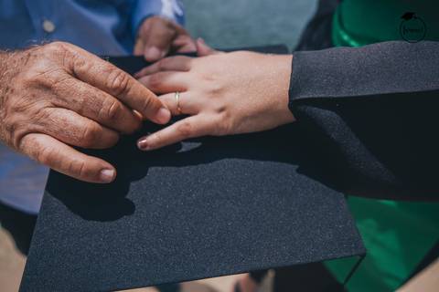 Fotos-de-formatura-rj-criativa-ensaio-externo-formatura-rj-aterro-do-flamengo-foto-familia-formatura-rj-formandos-nutricao-administracao-humanos-adm-design-psicologia-nutricao-enfermagem-edfisica-medicina-fisioterapia-biomedicina'