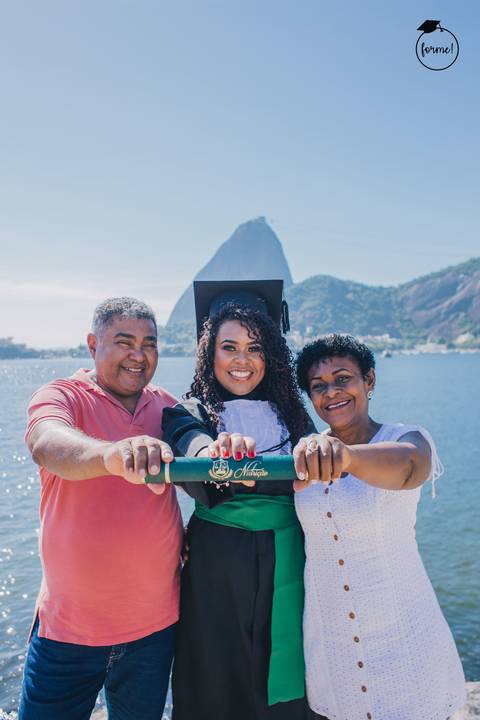 Fotos-de-formatura-rj-criativa-ensaio-externo-formatura-rj-aterro-do-flamengo-foto-familia-formatura-rj-formandos-nutricao-administracao-humanos-adm-design-psicologia-nutricao-enfermagem-edfisica-medicina-fisioterapia-biomedicina'