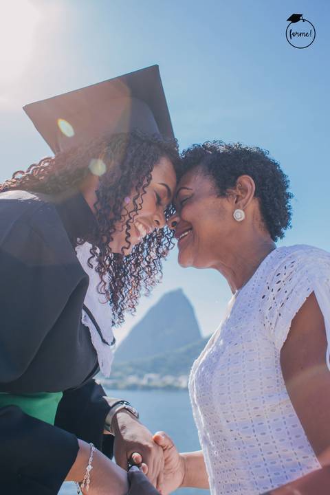 Fotos-de-formatura-rj-criativa-ensaio-externo-formatura-rj-aterro-do-flamengo-foto-familia-formatura-rj-formandos-nutricao-administracao-humanos-adm-design-psicologia-nutricao-enfermagem-edfisica-medicina-fisioterapia-biomedicina'