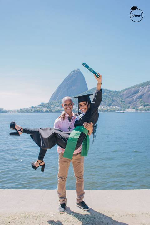 Fotos-de-formatura-rj-criativa-ensaio-externo-formatura-rj-aterro-do-flamengo-foto-familia-formatura-rj-formandos-nutricao-administracao-humanos-adm-design-psicologia-nutricao-enfermagem-edfisica-medicina-fisioterapia-biomedicina'