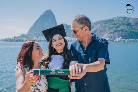 Fotos-de-formatura-rj-criativa-ensaio-externo-formatura-rj-aterro-do-flamengo-foto-familia-formatura-rj-formandos-nutricao-administracao-humanos-adm-design-psicologia-nutricao-enfermagem-edfisica-medicina-fisioterapia-biomedicina'