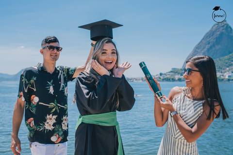 Fotos-de-formatura-rj-criativa-ensaio-externo-formatura-rj-aterro-do-flamengo-foto-familia-formatura-rj-formandos-nutricao-administracao-humanos-adm-design-psicologia-nutricao-enfermagem-edfisica-medicina-fisioterapia-biomedicina'