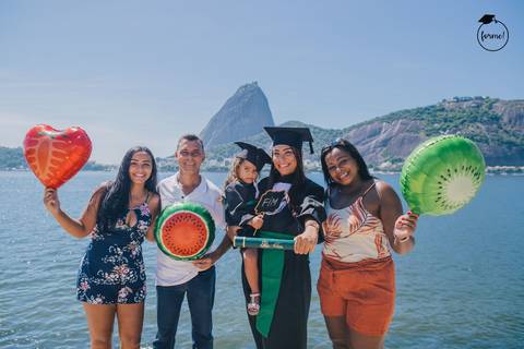 Fotos-de-formatura-rj-criativa-ensaio-externo-formatura-rj-aterro-do-flamengo-foto-familia-formatura-rj-formandos-nutricao-administracao-humanos-adm-design-psicologia-nutricao-enfermagem-edfisica-medicina-fisioterapia-biomedicina'