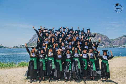 Fotos-de-formatura-rj-criativa-ensaio-externo-formatura-rj-aterro-do-flamengo-foto-grupo-formatura-rj-formandos-nutricao-administracao-humanos-adm-design-psicologia-nutricao-enfermagem-edfisica-medicina-fisioterapia-biomedicina'