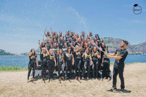 Fotos-de-formatura-rj-criativa-ensaio-externo-formatura-rj-aterro-do-flamengo-foto-grupo-formatura-rj-formandos-nutricao-administracao-humanos-adm-design-psicologia-nutricao-enfermagem-edfisica-medicina-fisioterapia-biomedicina'