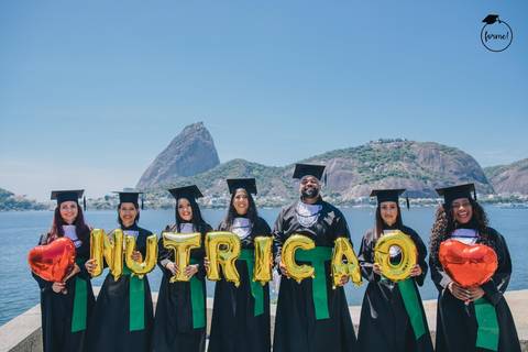 Fotos-de-formatura-rj-criativa-ensaio-externo-formatura-rj-aterro-do-flamengo-foto-grupo-formatura-rj-formandos-nutricao-administracao-humanos-adm-design-psicologia-nutricao-enfermagem-edfisica-medicina-fisioterapia-biomedicina'