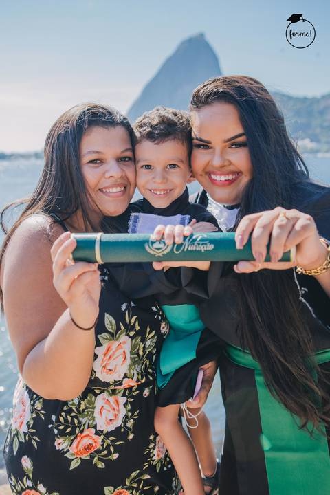 Fotos-de-formatura-rj-criativa-ensaio-externo-formatura-rj-aterro-do-flamengo-foto-familia-formatura-rj-formandos-nutricao-administracao-humanos-adm-design-psicologia-nutricao-enfermagem-edfisica-medicina-fisioterapia-biomedicina'