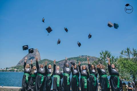 Fotos-de-formatura-rj-criativa-ensaio-externo-formatura-rj-aterro-do-flamengo-foto-grupo-formatura-rj-formandos-nutricao-administracao-humanos-adm-design-psicologia-nutricao-enfermagem-edfisica-medicina-fisioterapia-biomedicina'