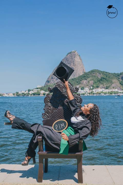 Fotos-de-formatura-rj-criativa-ensaio-externo-formatura-rj-aterro-do-flamengo-poses-individual-cadeira-formatura-rj-formandos-nutricao-administracao-humanos-adm-design-psicologia-nutricao-enfermagem-edfisica-medicina-fisioterapia-biomedicina'