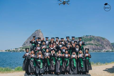 Fotos-de-formatura-rj-criativa-ensaio-externo-formatura-rj-aterro-do-flamengo-foto-grupo-formatura-rj-formandos-nutricao-administracao-humanos-adm-design-psicologia-nutricao-enfermagem-edfisica-medicina-fisioterapia-biomedicina'