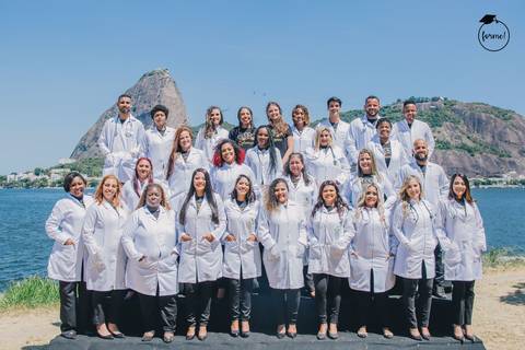 Fotos-de-formatura-rj-criativa-ensaio-externo-formatura-rj-aterro-do-flamengo-foto-grupo-formatura-rj-formandos-nutricao-administracao-humanos-adm-design-psicologia-nutricao-enfermagem-edfisica-medicina-fisioterapia-biomedicina'