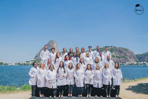 Fotos-de-formatura-rj-criativa-ensaio-externo-formatura-rj-aterro-do-flamengo-foto-grupo-formatura-rj-formandos-nutricao-administracao-humanos-adm-design-psicologia-nutricao-enfermagem-edfisica-medicina-fisioterapia-biomedicina'