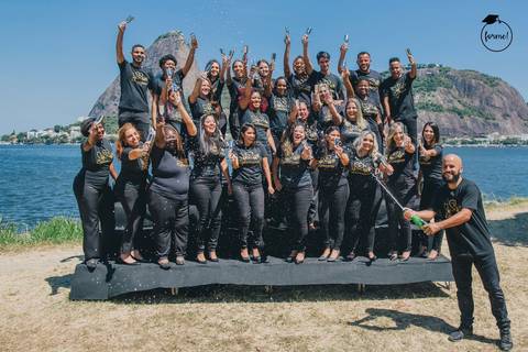 Fotos-de-formatura-rj-criativa-ensaio-externo-formatura-rj-aterro-do-flamengo-foto-grupo-formatura-rj-formandos-nutricao-administracao-humanos-adm-design-psicologia-nutricao-enfermagem-edfisica-medicina-fisioterapia-biomedicina'