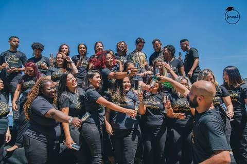 Fotos-de-formatura-rj-criativa-ensaio-externo-formatura-rj-aterro-do-flamengo-foto-grupo-formatura-rj-formandos-nutricao-administracao-humanos-adm-design-psicologia-nutricao-enfermagem-edfisica-medicina-fisioterapia-biomedicina'