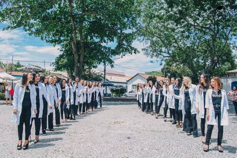 fotos-de-formatura-cabo-frio-rj-bairro-da-passagem-ensaio-externo-rj-nutricao-direito-adm-rh-arquitetura-odontologia-medicina'