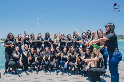 fotos-de-formatura-cabo-frio-rj-bairro-da-passagem-fotos-grupos-formatura-ensaio-externo-formatura-rj-nutricao-direito-adm-rh-arquitetura-odontologia-medicina-engenharia'