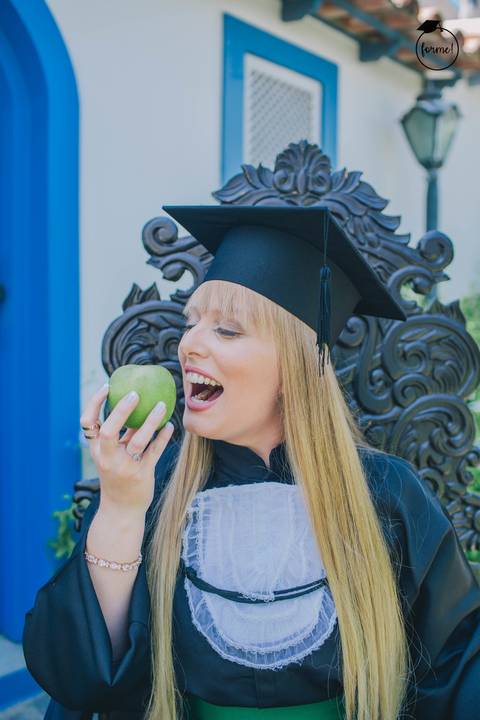 fotos-de-formatura-cabo-frio-rj-bairro-da-passagem-fotos-individuais-cadeira-formatura-ensaio-externo-formatura-rj-nutricao-direito-adm-rh-arquitetura-odontologia-medicina-engenharia'