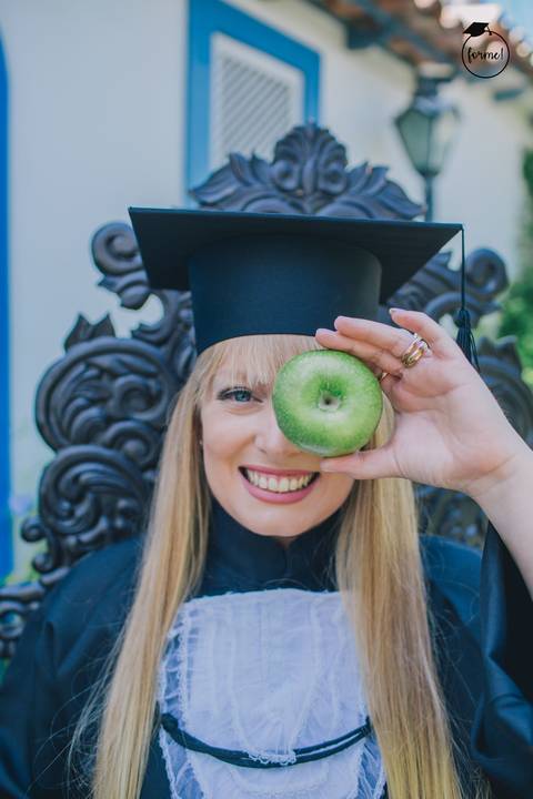 fotos-de-formatura-cabo-frio-rj-bairro-da-passagem-fotos-individuais-cadeira-formatura-ensaio-externo-formatura-rj-nutricao-direito-adm-rh-arquitetura-odontologia-medicina-engenharia'