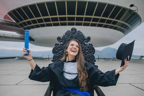 fotos-de-formatura-individual-cadeira-mac-niteroi-rj-engenharia-quimica-uff'