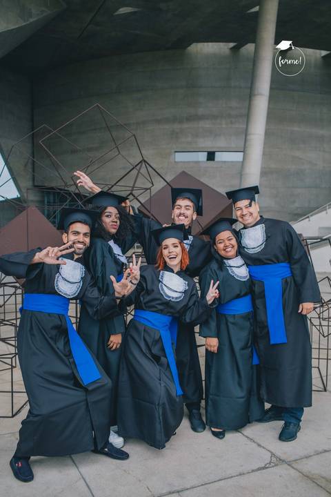 fotografia-de-formatura-criativa-familia-arquitetura-adm-direito-rj-cidade-das-artes-graduacao-ensaio-externo'