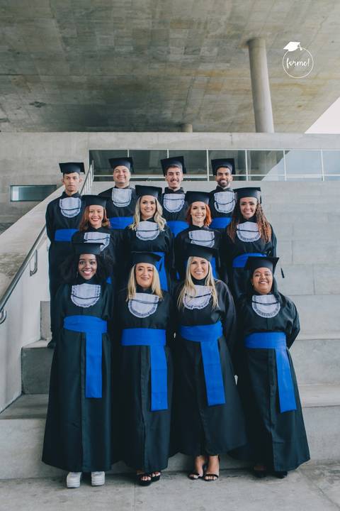 fotografia-de-formatura-criativa-familia-arquitetura-adm-direito-rj-cidade-das-artes-graduacao-ensaio-externo'