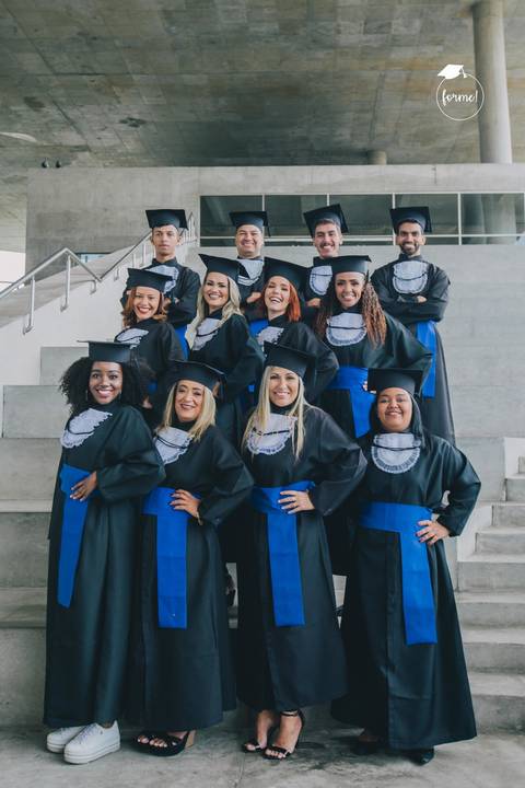 fotografia-de-formatura-criativa-familia-arquitetura-adm-direito-rj-cidade-das-artes-graduacao-ensaio-externo'