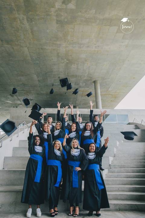fotografia-de-formatura-criativa-familia-arquitetura-adm-direito-rj-cidade-das-artes-graduacao-ensaio-externo'