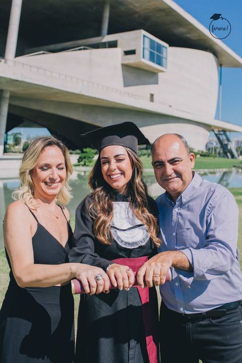 fotografia-de-formatura-criativa-familia-odontologia-arquitetura-adm-direito-rj-cidade-das-artes-graduacao-ensaio-externo'