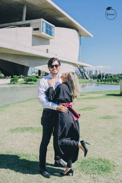 fotografia-de-formatura-criativa-familia-odontologia-arquitetura-adm-direito-rj-cidade-das-artes-graduacao-ensaio-externo'