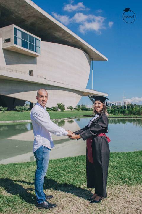 fotografia-de-formatura-criativa-familia-odontologia-arquitetura-adm-direito-rj-cidade-das-artes-graduacao-ensaio-externo'