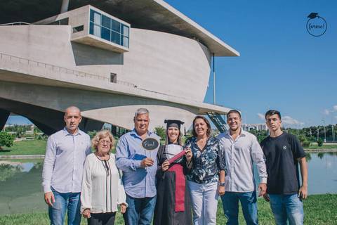 fotografia-de-formatura-criativa-familia-odontologia-arquitetura-adm-direito-rj-cidade-das-artes-graduacao-ensaio-externo'
