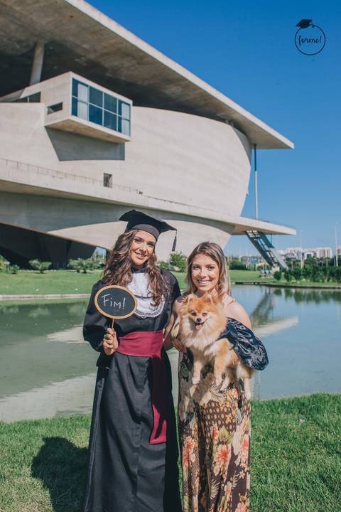 fotografia-de-formatura-criativa-familia-odontologia-arquitetura-adm-direito-rj-cidade-das-artes-graduacao-ensaio-externo'