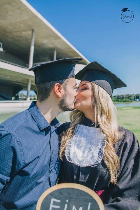 fotografia-de-formatura-criativa-familia-odontologia-arquitetura-adm-direito-rj-cidade-das-artes-graduacao-ensaio-externo'