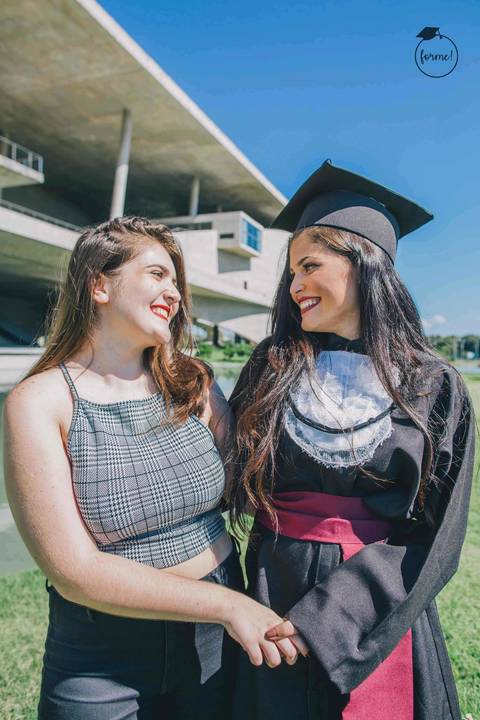 fotografia-de-formatura-criativa-familia-odontologia-arquitetura-adm-direito-rj-cidade-das-artes-graduacao-ensaio-externo'