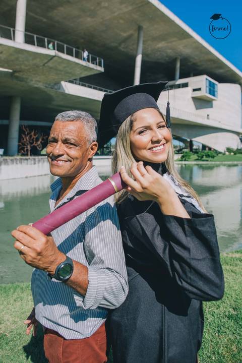 fotografia-de-formatura-criativa-familia-odontologia-arquitetura-adm-direito-rj-cidade-das-artes-graduacao-ensaio-externo'