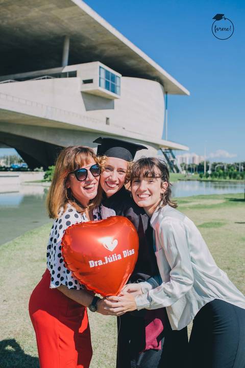 fotografia-de-formatura-criativa-familia-odontologia-arquitetura-adm-direito-rj-cidade-das-artes-graduacao-ensaio-externo'
