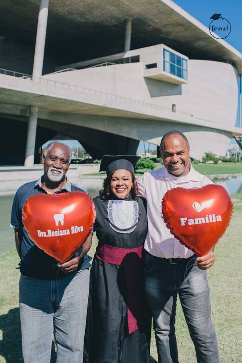 fotografia-de-formatura-criativa-familia-odontologia-arquitetura-adm-direito-rj-cidade-das-artes-graduacao-ensaio-externo'