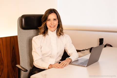 retrato profissional dra Claudia Galvao'