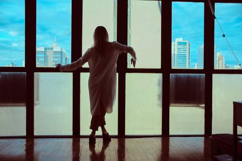 fotografia de mulher dançando'