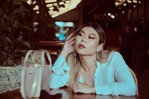 olhares e poses femininas para ensaio fotográfico'