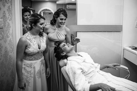 casamento do romario e da karate com fotos expontâneas no making of  do noiva no salão studio empório em Belém do PA'