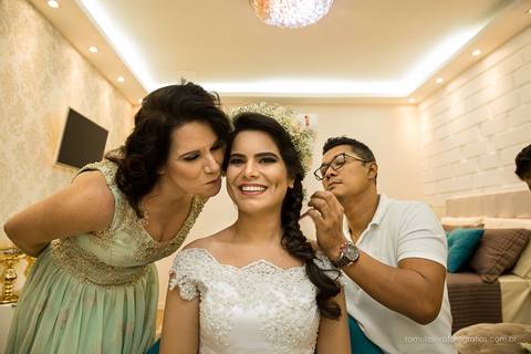 casamento do romario e da karate com fotos expontâneas no making of  do noiva no salão studio empório em Belém do PA'